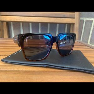 QUAY On The Prowl Sunglasses